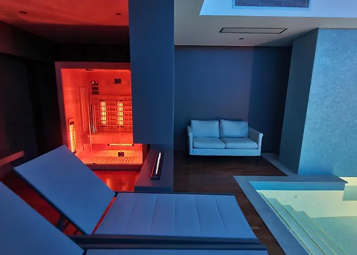 Alysa - Wellness & *